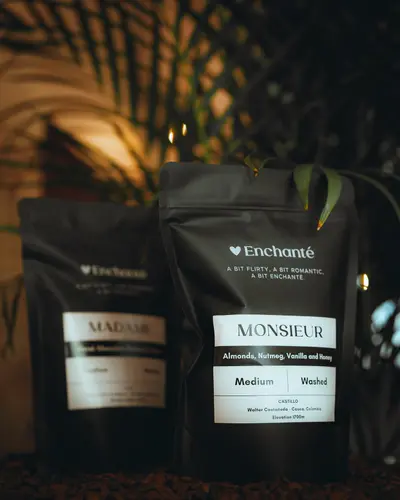 Enchante Cafe sisustus ja tunnelma