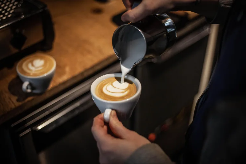 Latte artia cappucinoon.