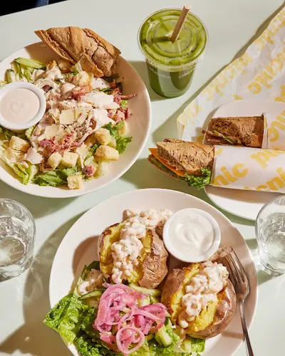 Inside Picnic Topeliuksenkatu