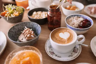 Flat no 14 aamiaistarjoilu