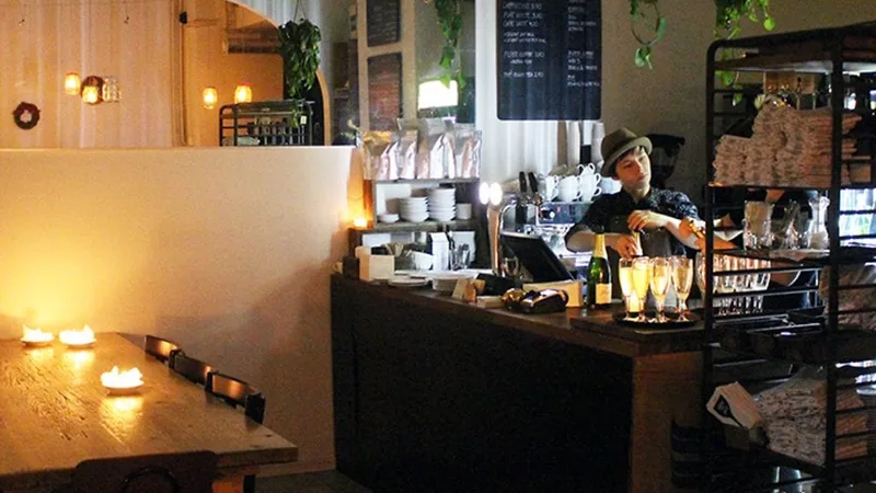 Gastro Cafe Kallion tiski ja vitriini